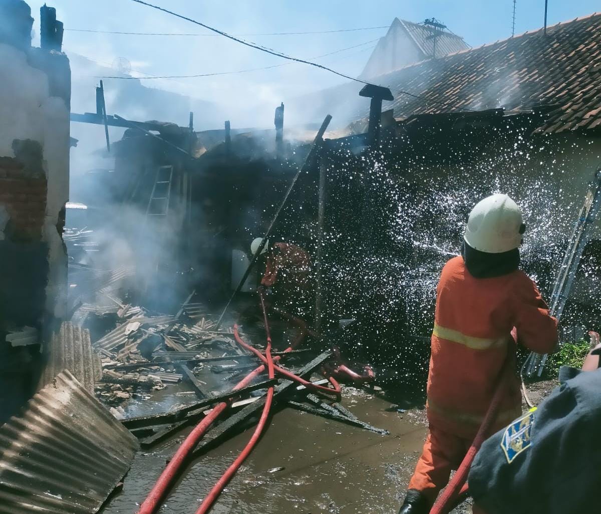 Terungkap Penyebab Kebakaran Gudang Bekas Bengkel Jalan Siwalankerto Tengah