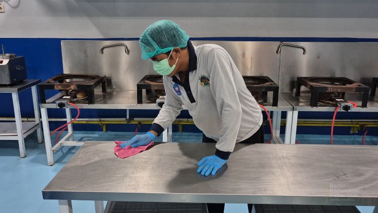 Suranto Warga Karanganyar Temukan Penghidupan Baru di Dapur MBG Usai PHK