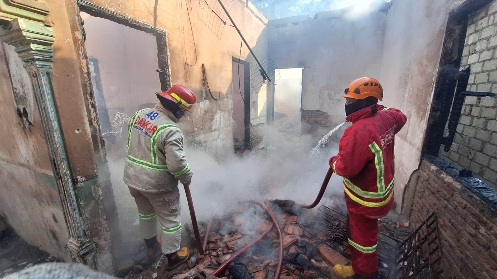 Akibat Hubungan Arus Pendek Listrik Rumah di Pagak Ludes Terbakar