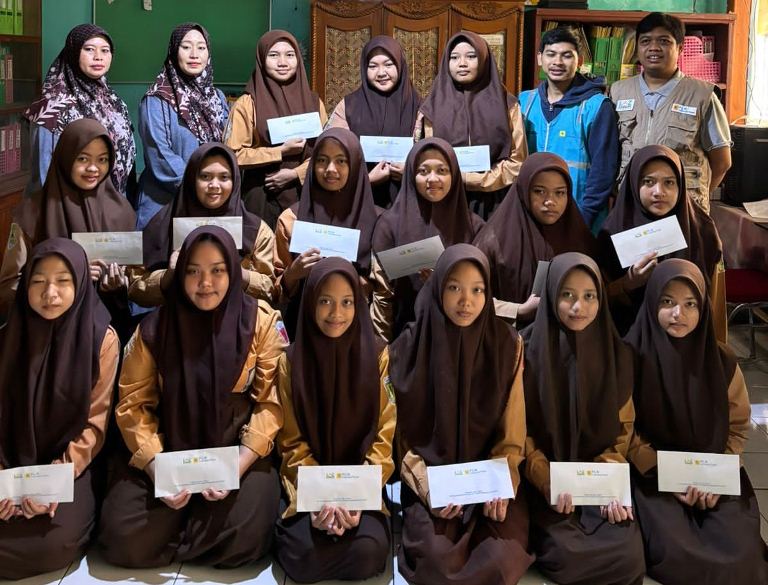 Peringati Hapelnas, PLN Indonesia Power UBP Grati Salurkan Beasiswa melalui LAZ Annur