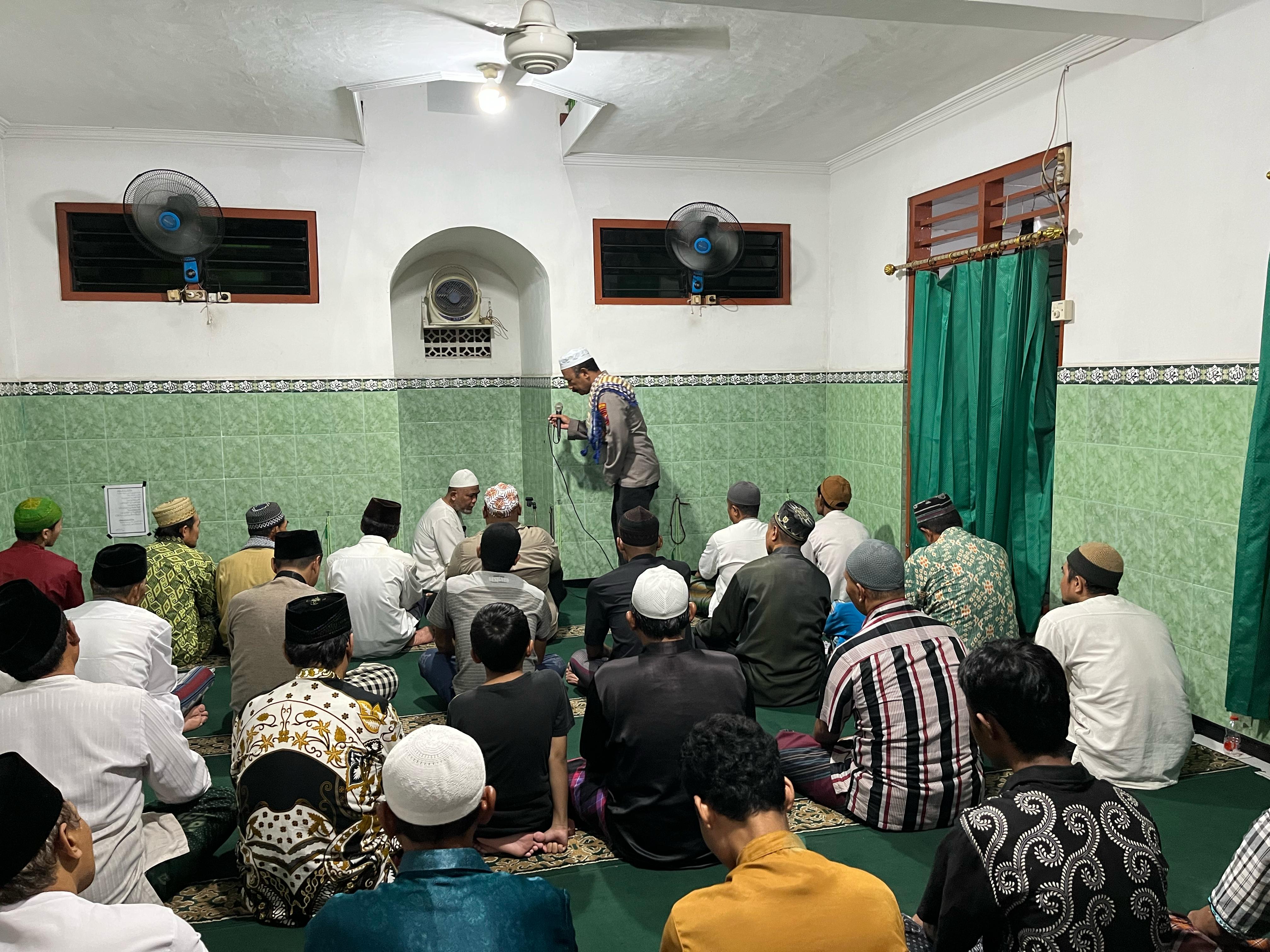 Polisi Sampaikan Kultum tentang Peran Masyarakat dalam Menjaga Keamanan selama Ramadan