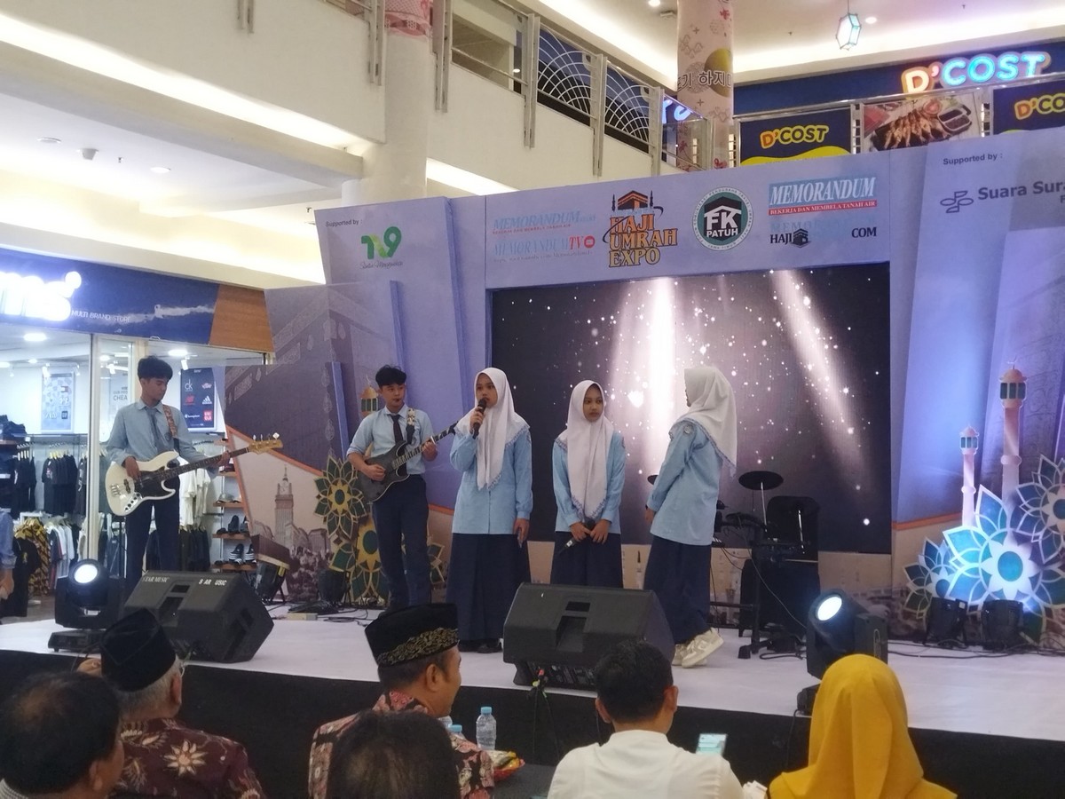 Memorandum Haji Umrah Expo Makin Semarak dengan Aksi Panggung SMALFA Band 