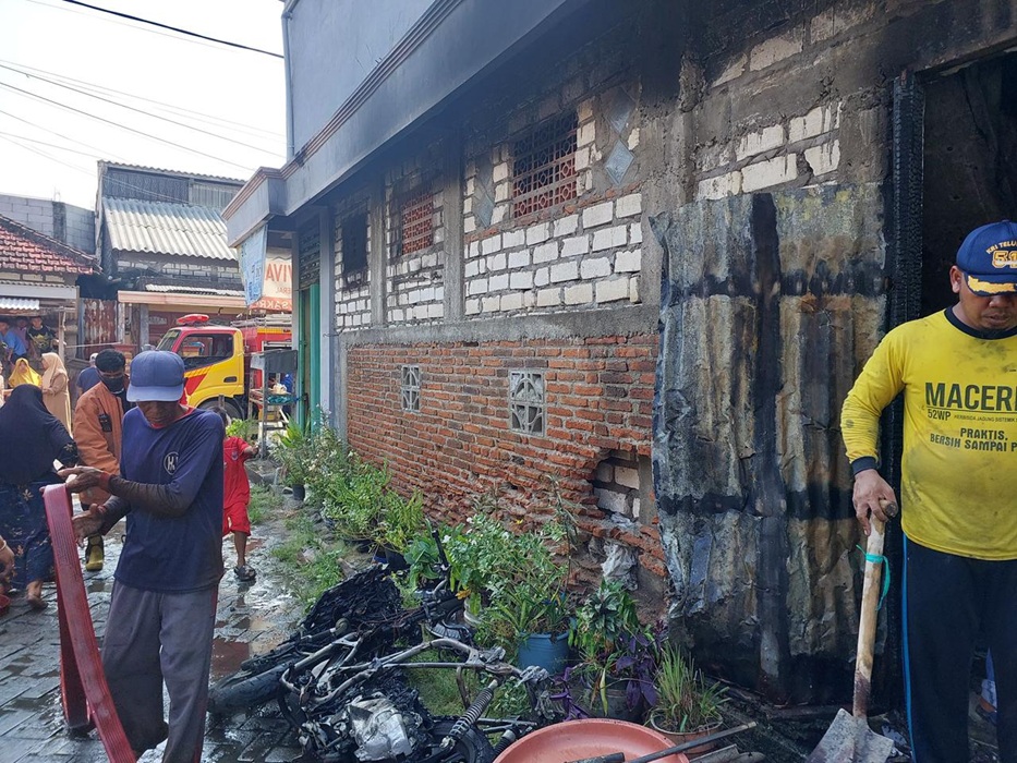 Elpiji Bocor Semburkan Api di Cerme Gresik, 2 Warga Luka Bakar dan Motor Hangus