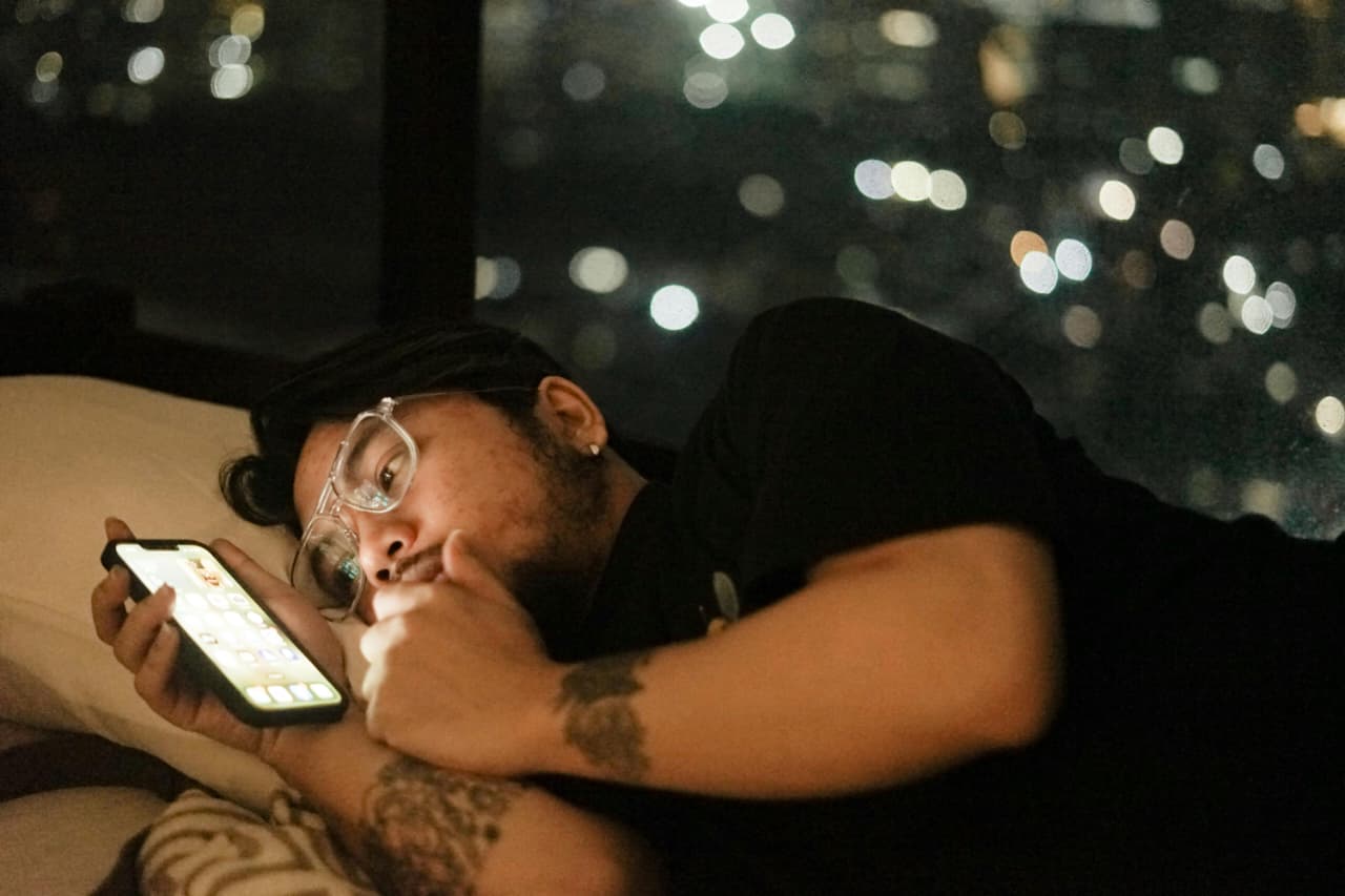 Deep Talk dan Night Thoughts Sering Terjadi di Malam Hari, Ternyata Ini Penyebabnya