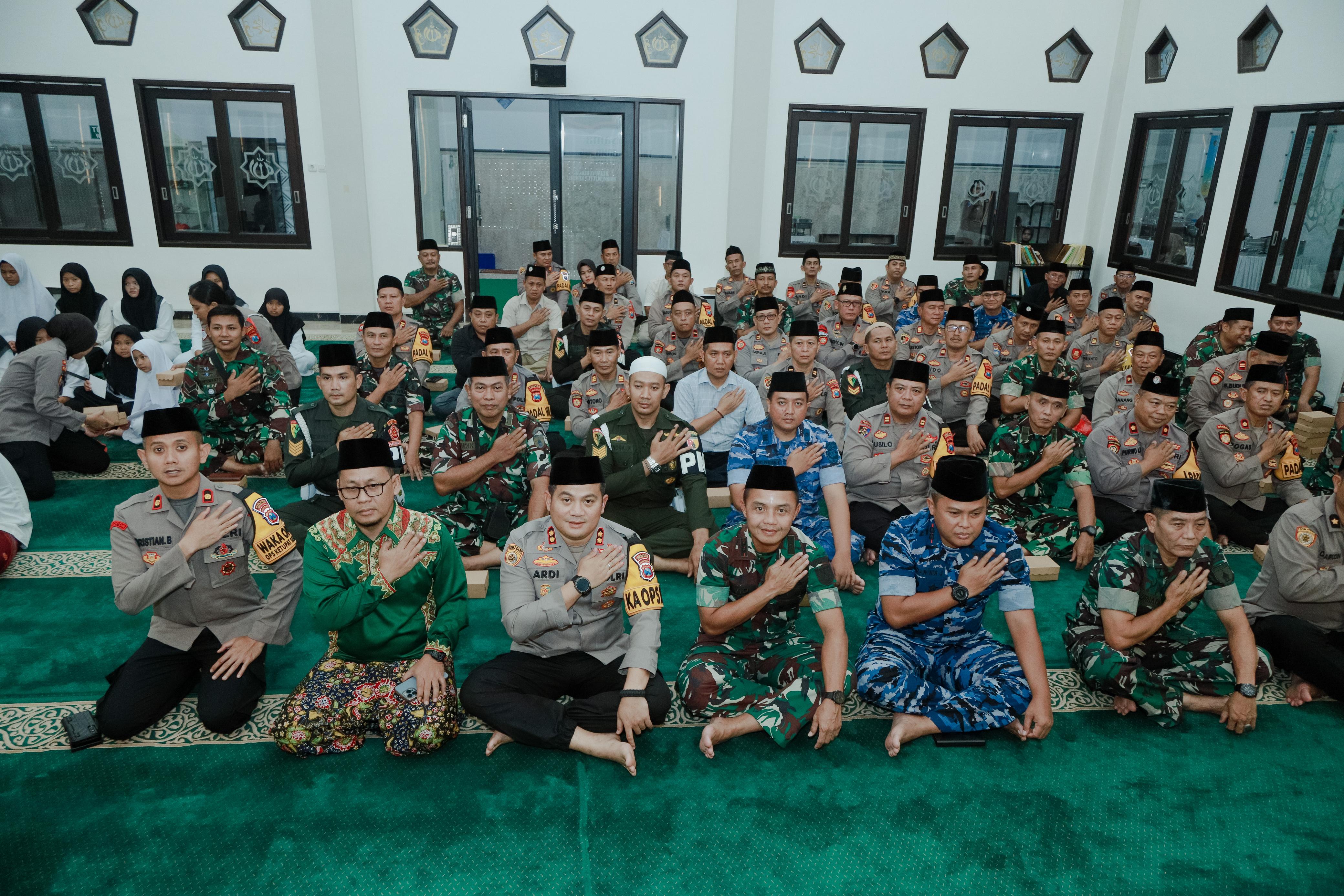 Tingkatkan Sinergitas, Polres Jombang Bersama TNI Gelar Buka Puasa Bersama
