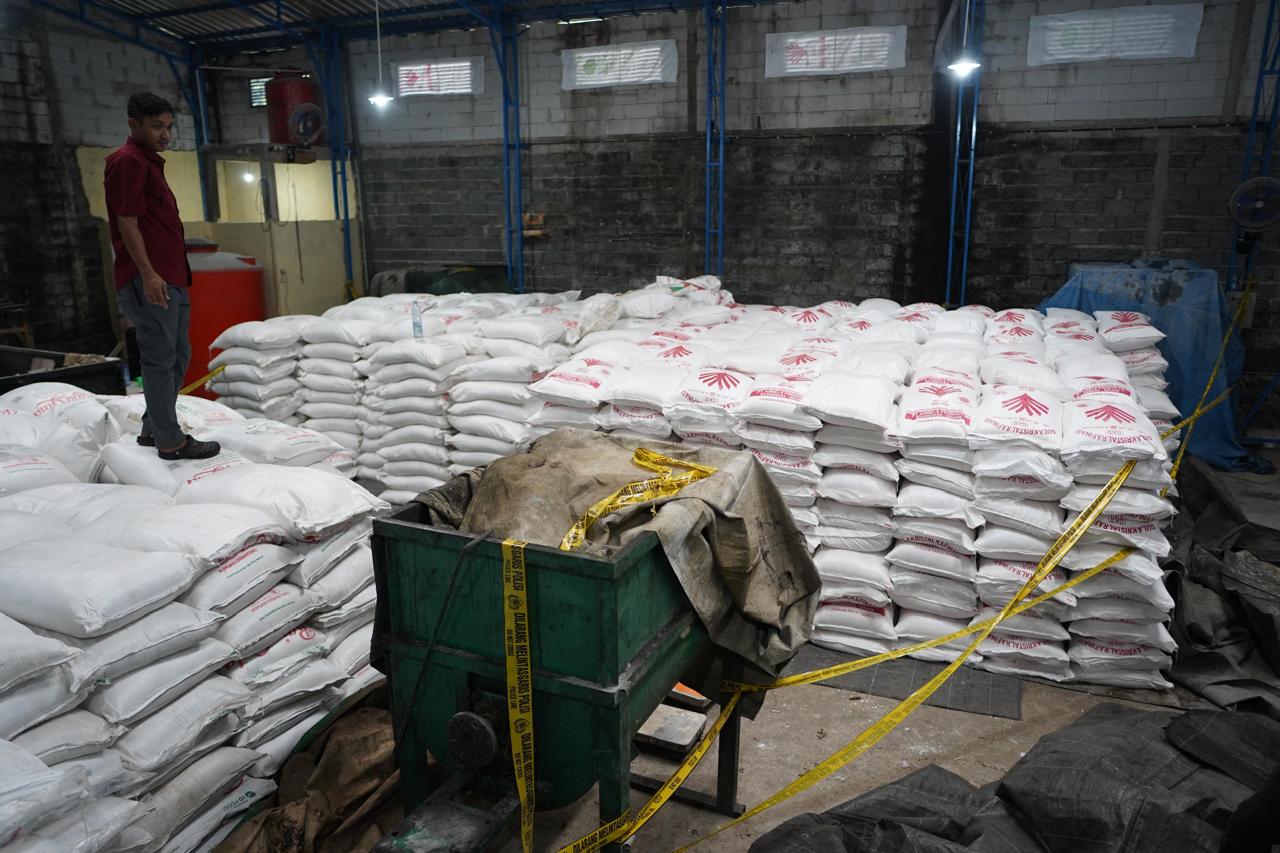 Polisi Bongkar Praktik Gula Oplosan Tak SNI, Amankan Ribuan Karung