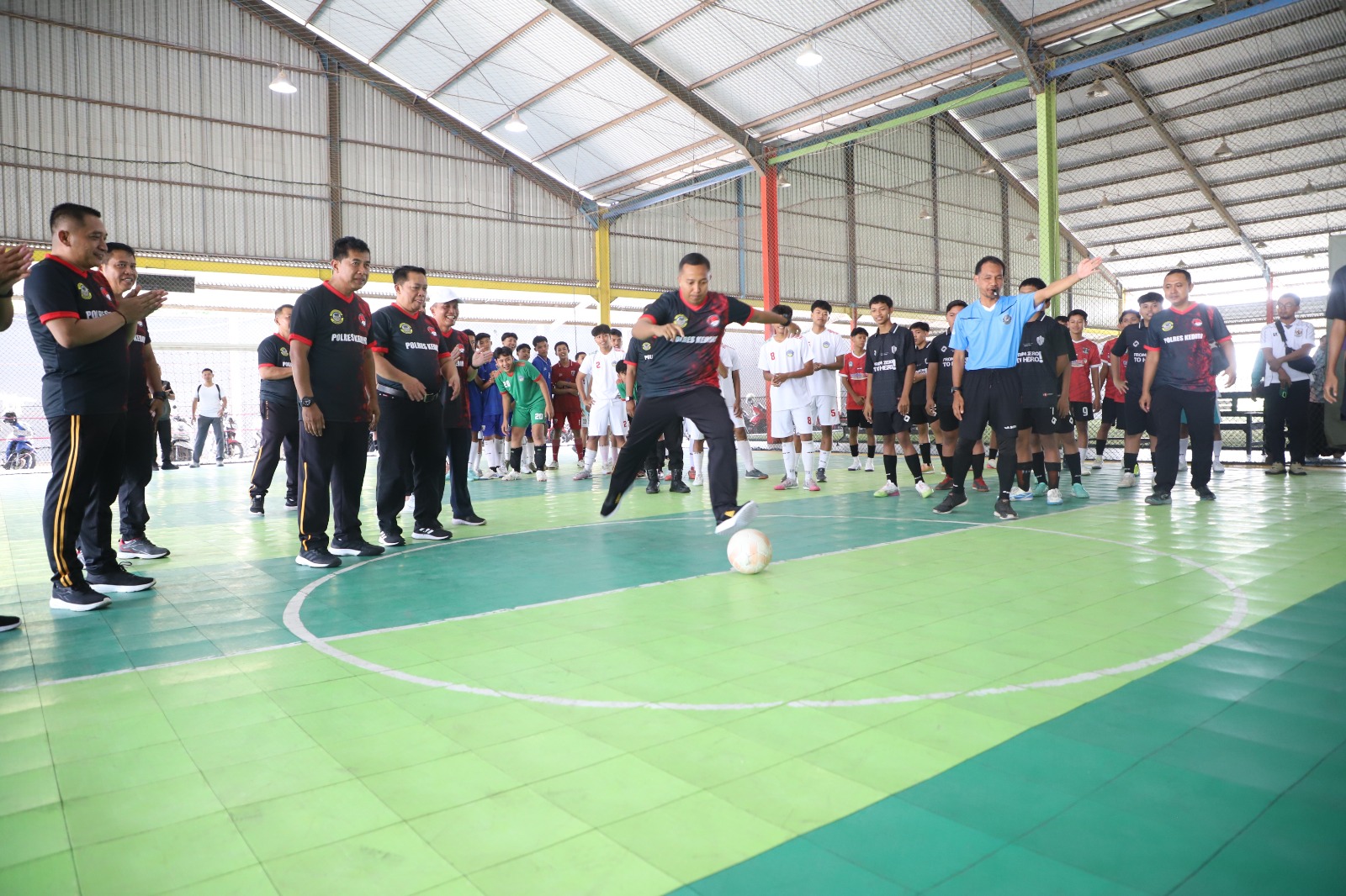 32 Tim Pelajar SMA/SMK/MA Ikuti Turnamen Futsal Kapolres Kediri Cup 2025