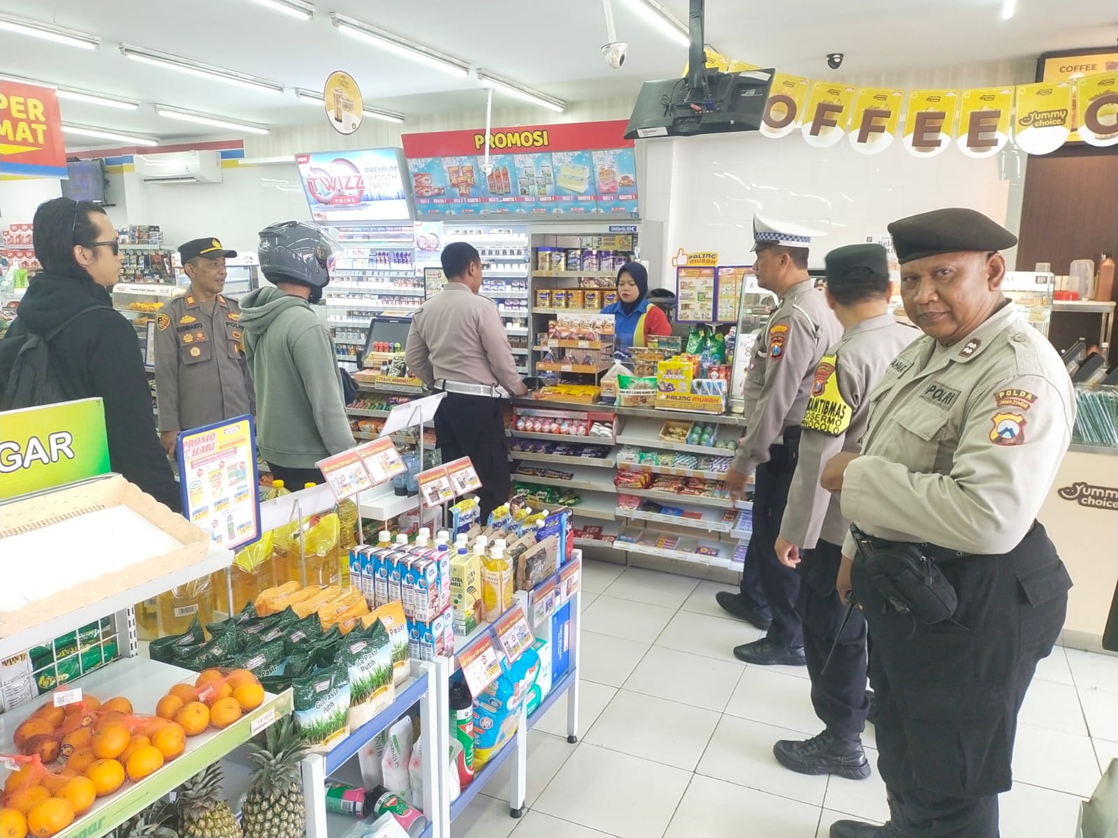 Polsek Wonocolo Intensifkan Patroli Dialogis, Jaga Keamanan Jelang Akhir Pekan