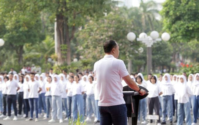 Wali Kota Tunjuk 1.145 Pemuda Berprestasi Jadi Duta Pemkot Surabaya 