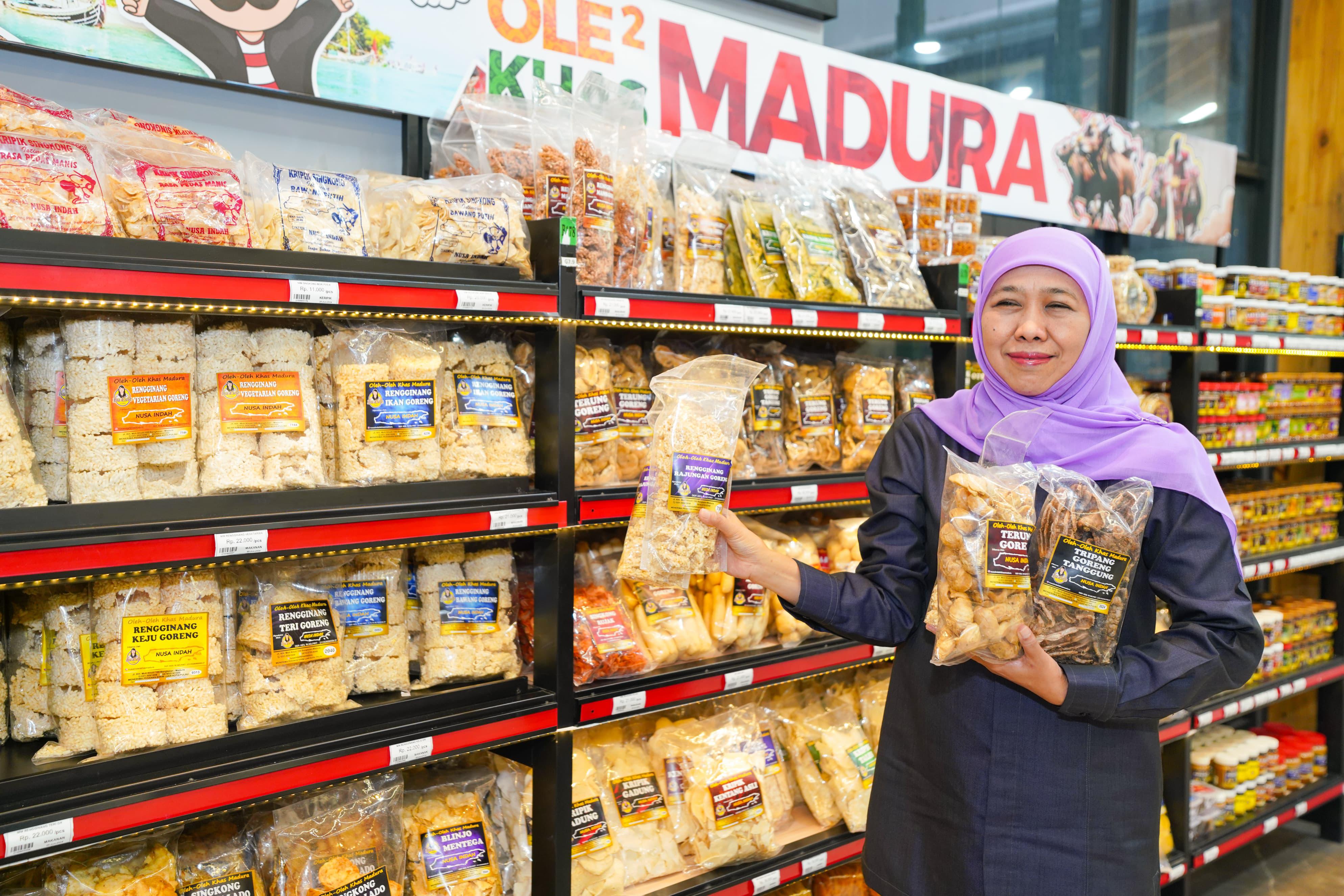 Kagumi Produk Mamin Bu Rudy, Khofifah: UMKM Berkontribusi 59,18% bagi PDRB Jatim