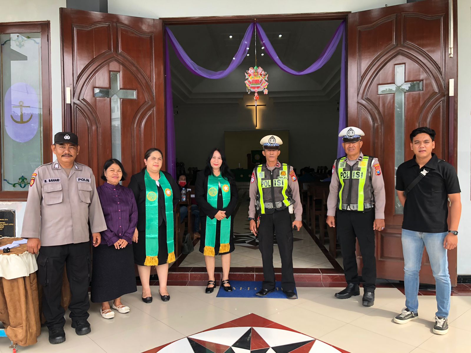 Beri Rasa Aman, Polres Pelabuhan Tanjung Perak Gelar Pengamanan Gereja