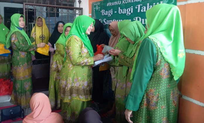 Muslimat Kureksari Waru Santuni 45 Janda dan Duafa Jelang Idulfitri
