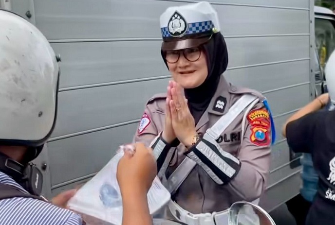 Polrestabes Surabaya Tebar Kebaikan Ramadan Lewat Program Siber Jiran