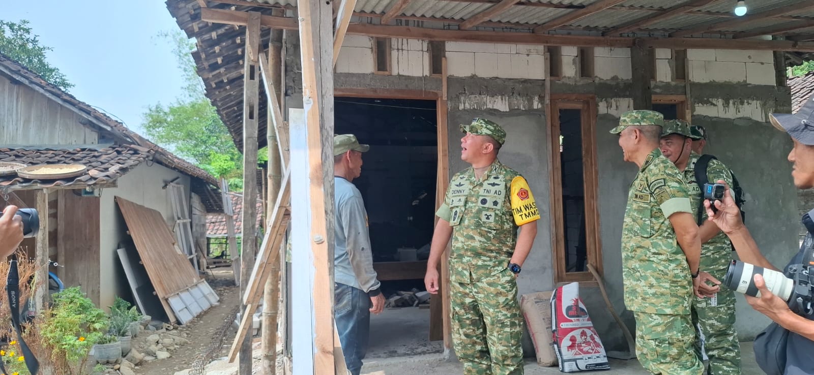 Tinjau Progres TMMD Ke-130 di Klitih, Tim Wasev Sterad Cek Pembangunan Jalan hingga RTLH