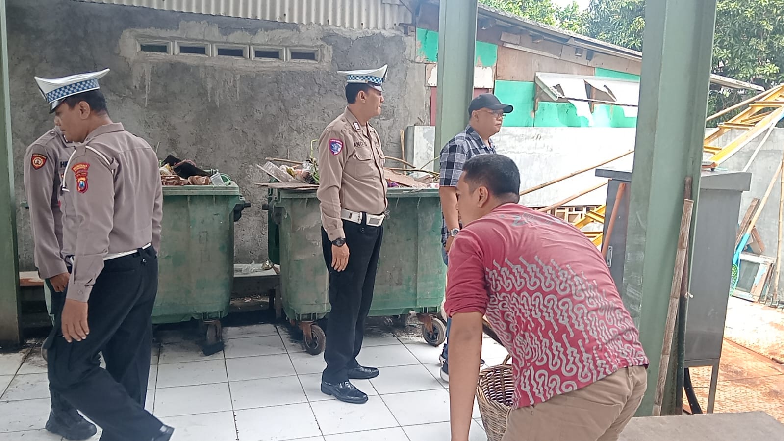 Polsek Sawahan Patroli Antisipasi Bencana, Fokus Cek Rumah Pompa Air