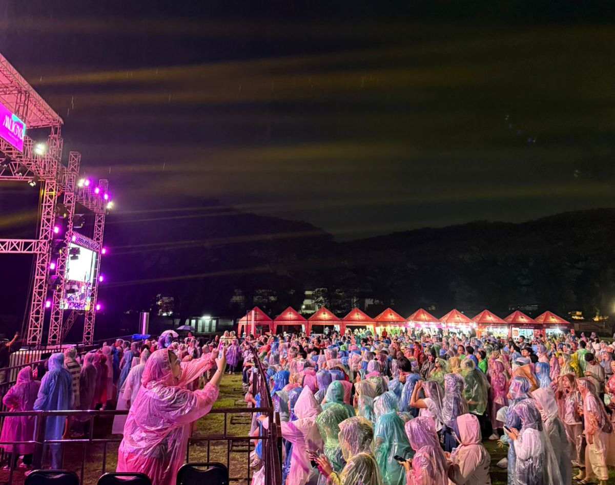 Diguyur Hujan Tak Goyah, Fortuna Fest 2025 Jadi Pengalaman Festival Musik Unik dan Berkesan di Jember
