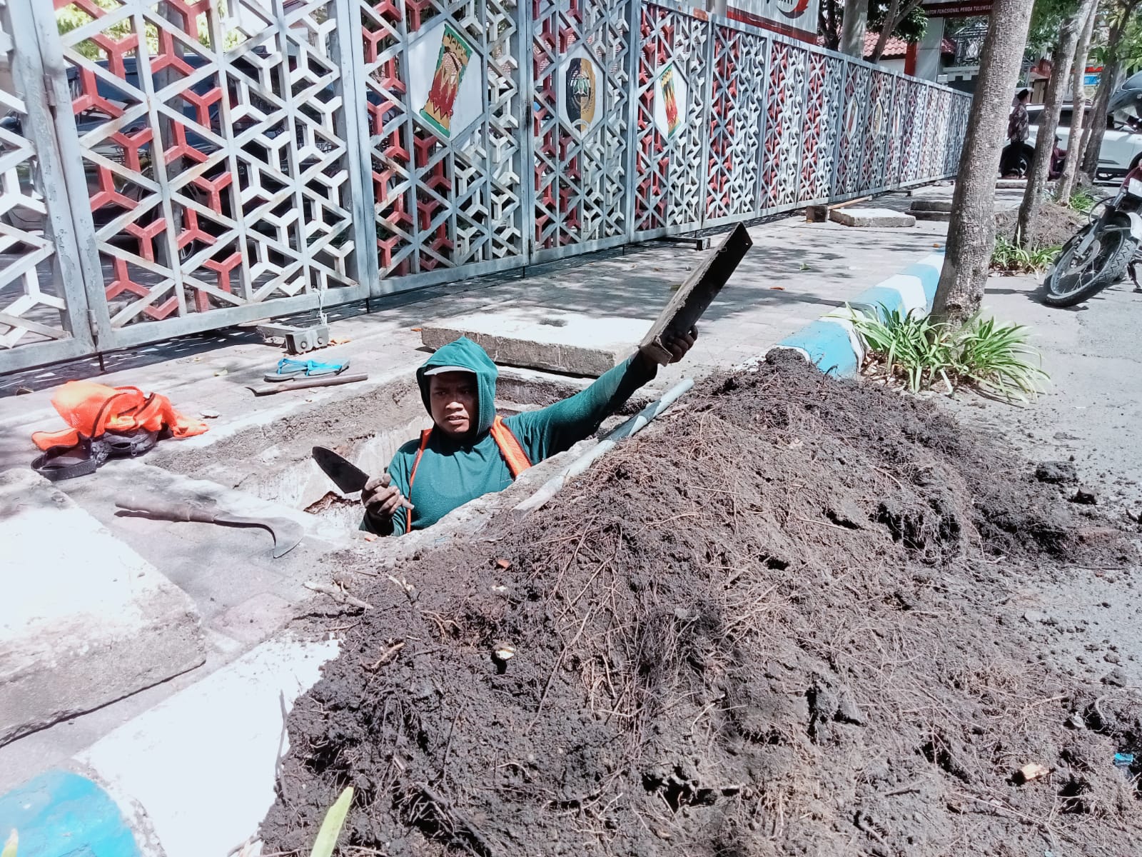 PU Perkim Tulungagung Optimalkan Drainase Cegah Banjir di Jalan Protokol