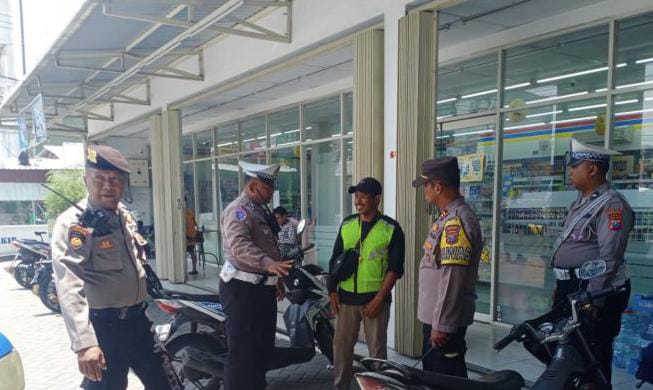 Polsek Karangpilang Patroli Minimarket, Ajak Warga Waspada Curanmor