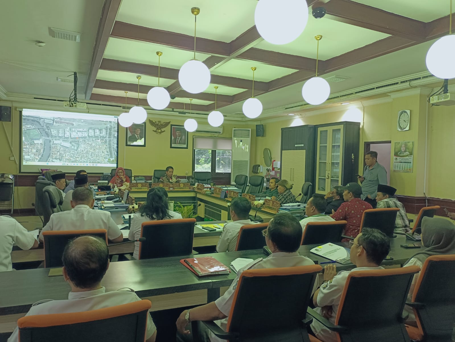 Larangan Tak Digubris, Komisi C DPRD Surabaya Usul Legalkan Parkir Jalan Semut Baru