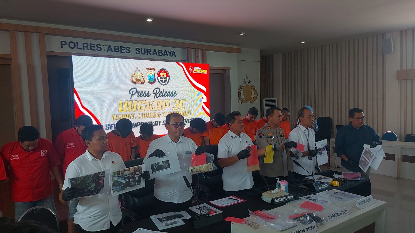 Polrestabes Surabaya dan Polsek Jajaran Ungkap 32 Kasus Curanmor: Modus Baru Curi Motor Pakai Gunting