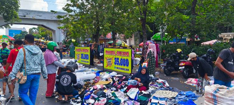 Pasar Pagi Tugu Pahlawan Tempat Berbelanja dan Olahraga Favorit Warga Surabaya