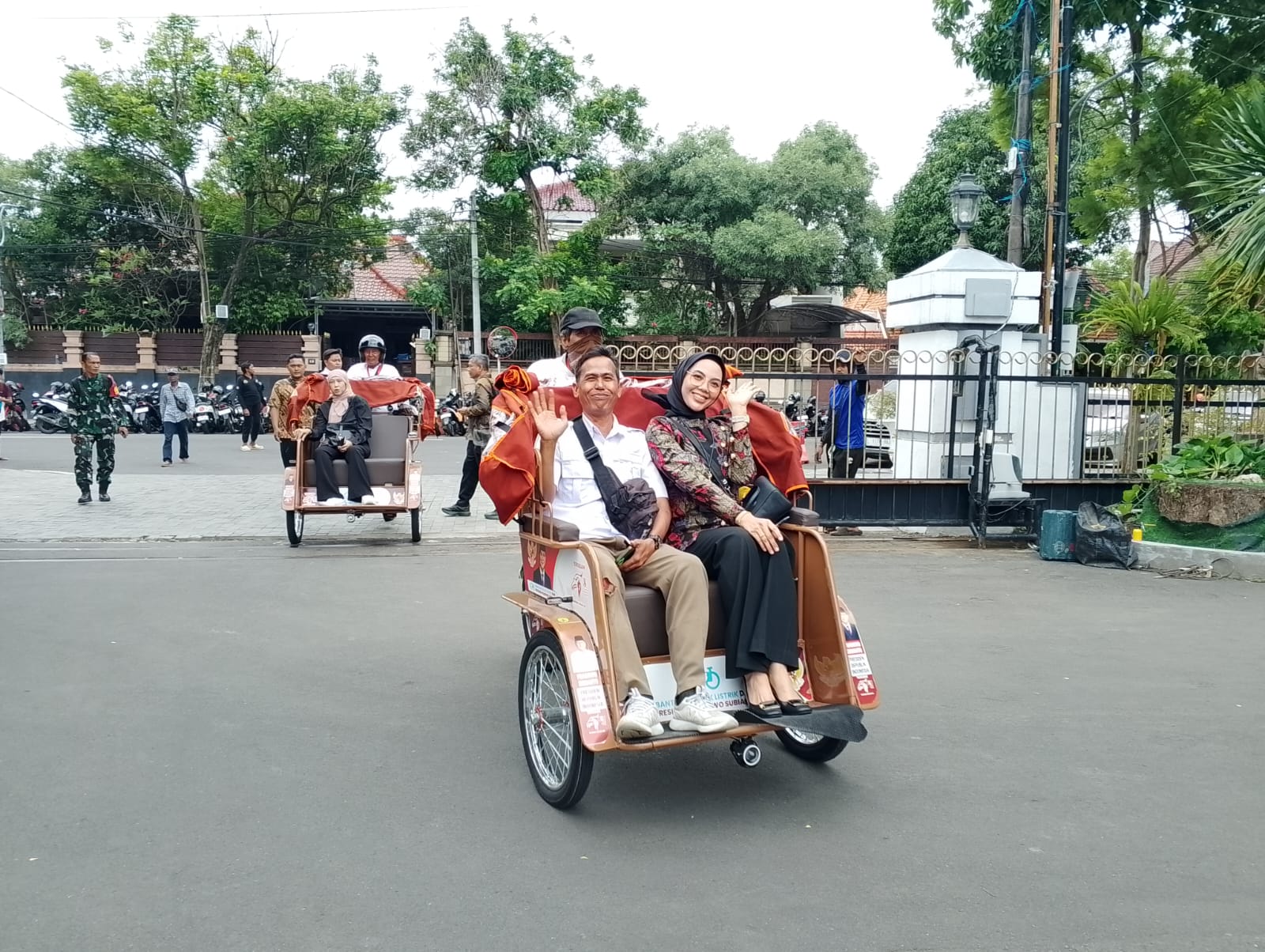 Ratusan Becak Listrik dari Presiden Mengaspal di Surabaya