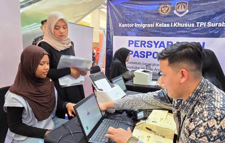 Tak Kebagian Kuota di Royal Plaza, Urus Paspor Bisa ke Ciworld dan BG Junction