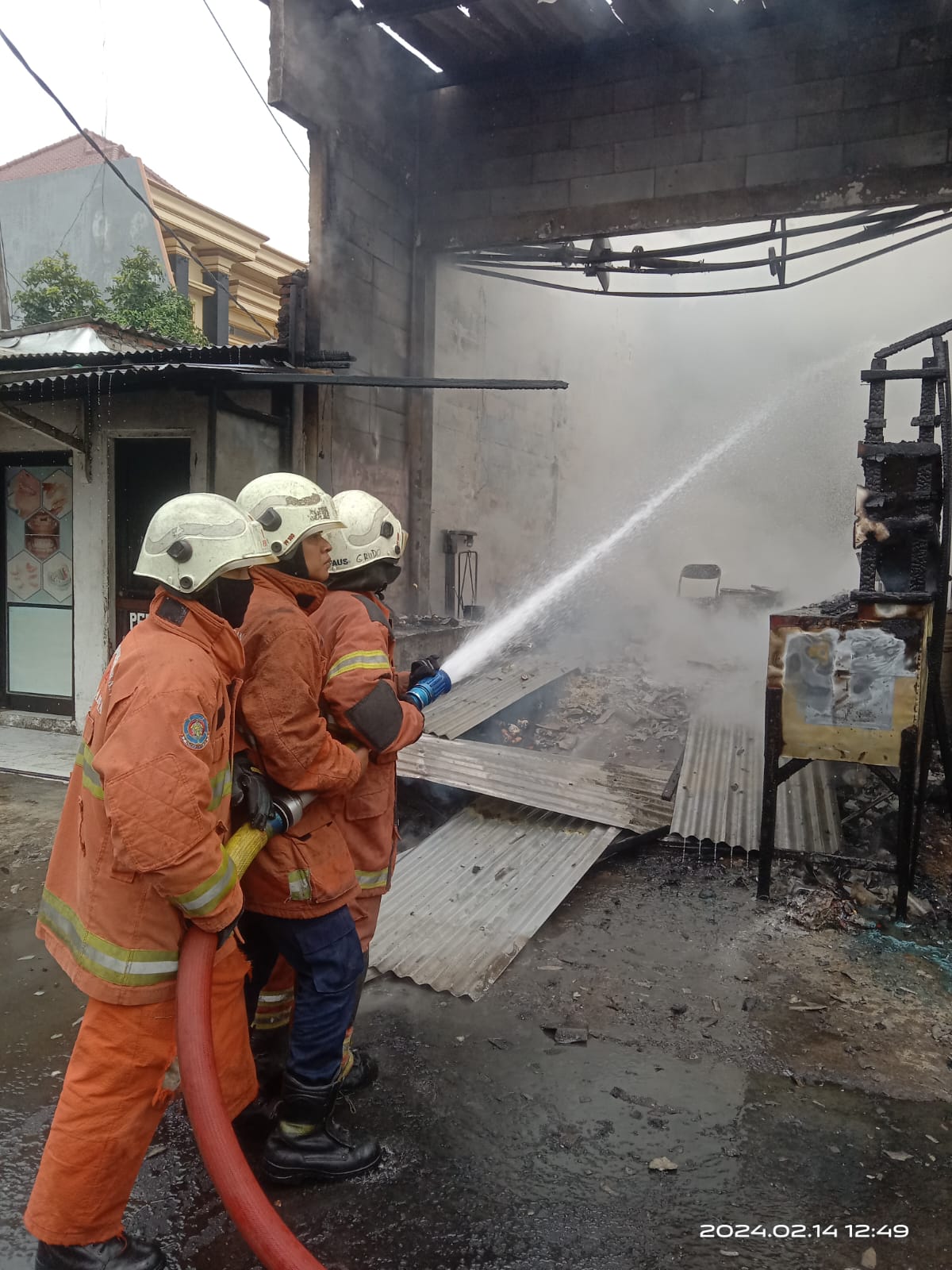 Kompor Nggebros, Dua Kios Sembako Habis Terbakar di Pasar Bulak Banteng