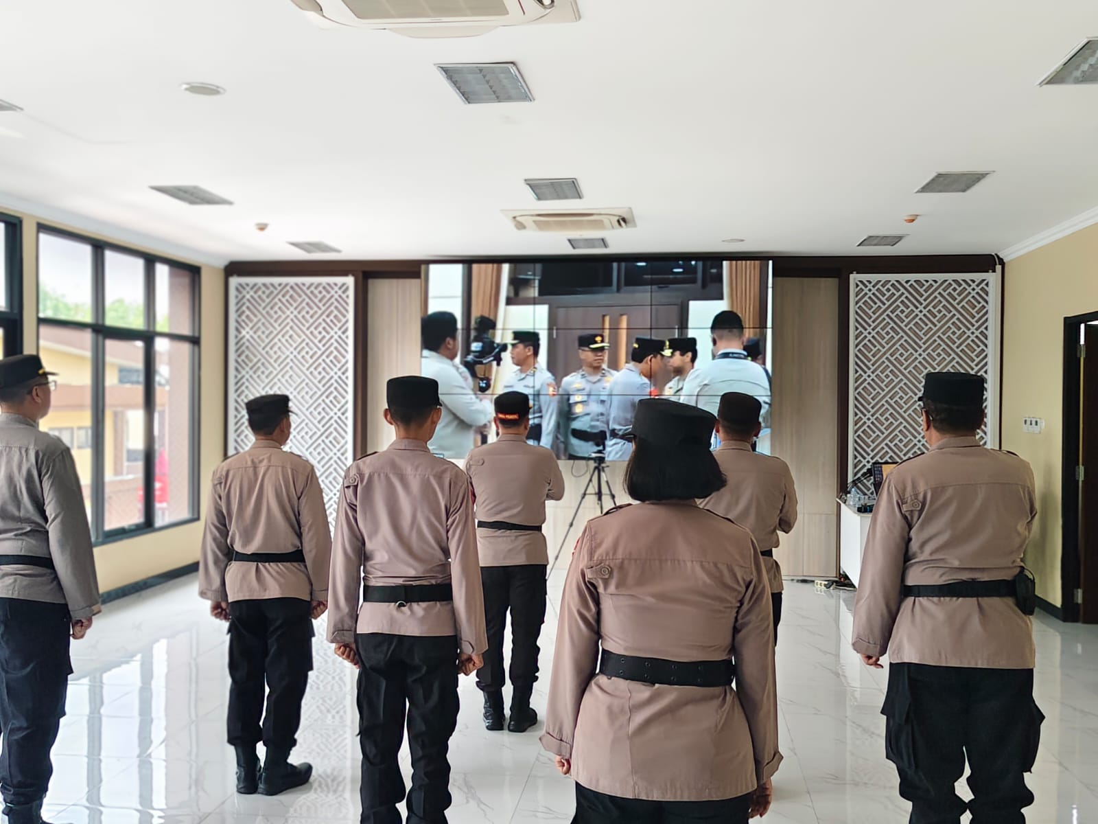 Maknai Hari Bhayangkara ke-79, Polresta Sidoarjo Ikuti Upacara Nilai Luhur Tribrata