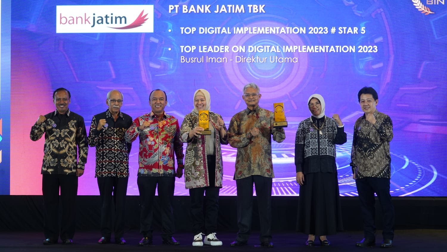 Bank Jatim Boyong Dua Penghargaan TOP Digital Awards 2023
