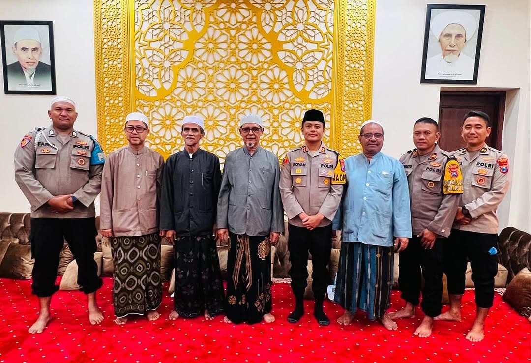 Kapolres Gresik Silaturrahmi ke Habib Abu Bakar Bin Muhammad Bin Umar Assegaf