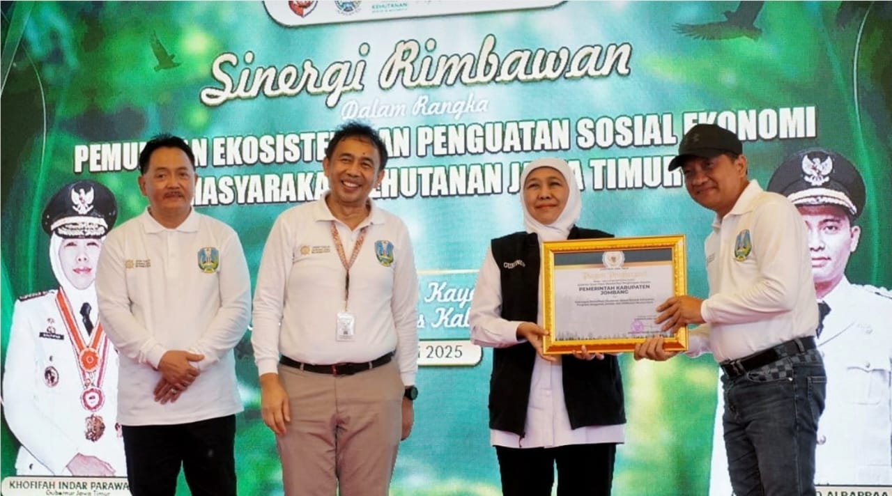 Banjir Prestasi, Pemkab Jombang Raih Penghargaan Pemulihan Ekosistem dari Gubernur Jawa Timur