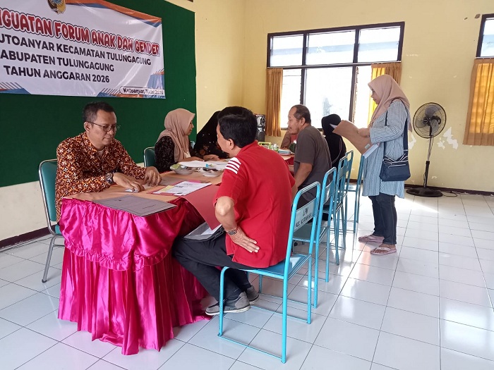 Dispendukcapil Jemput Bola di Kelurahan Kutoanyar, Masyarakat Antusias Urus Update Adminduk