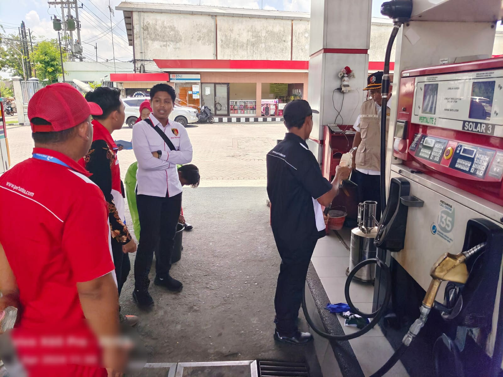 Jelang Lebaran, Satreskrim Polres Bojonegoro Bersama Pertamina dan Instansi Terkait Sidak ke SPBU