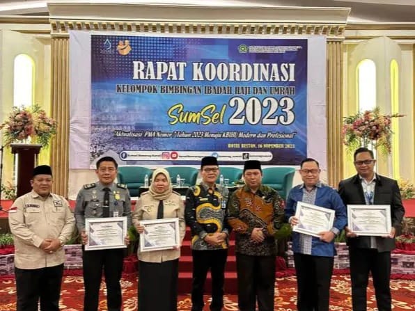 Sukseskan Pelaksanaan Haji 2023,  Kantor Imigrasi Palembang Terima Penghargaan Kakanwil Kemenag Sumsel