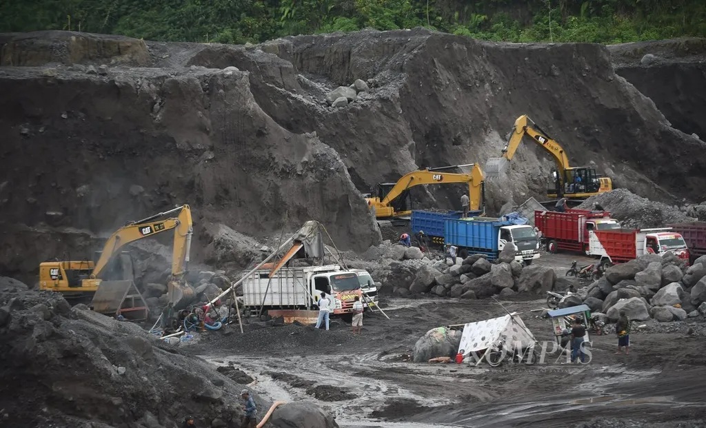 Pemkab Lumajang Hentikan Semua Aktivitas Pertambangan Paska Erupsi Semeru