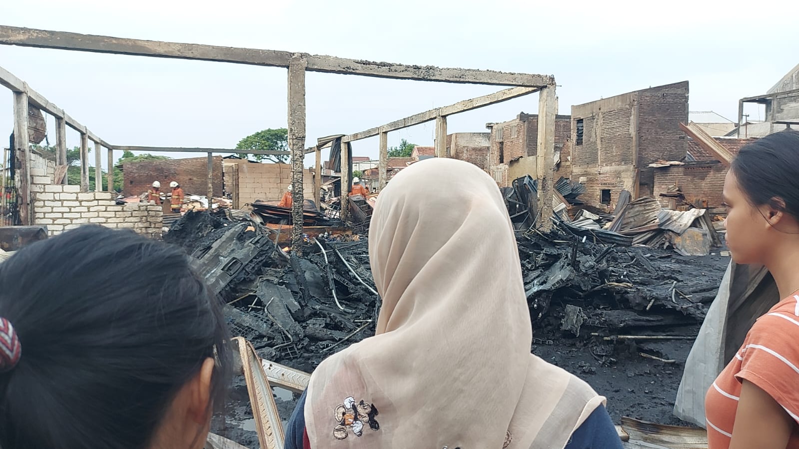 12 Gudang dan 20 Rumah di Dupak Masigit Terbakar, Warga Mengungsi di Musala