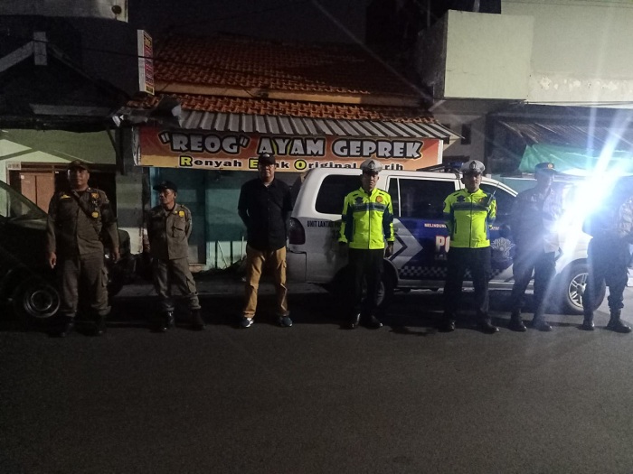 Patroli Harkamtibmas di Jalan Wonosari Lor Baru, Personel Polsek Semampir Bersama Tiga Pilar Antisipasi Ganggu