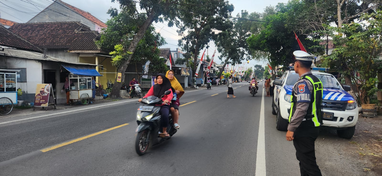 Satlantas Polres Lumajang Atur Lalin Labruk Kidul, Antisipasi Laka Lantas dan Knalpot Brong