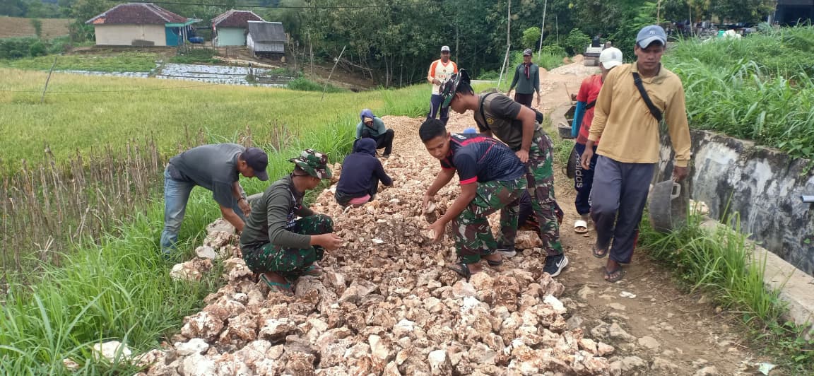 Dikebut Satgas TMMD 127 Sumenep, Jalan Desa Mandala Siap Diaspal