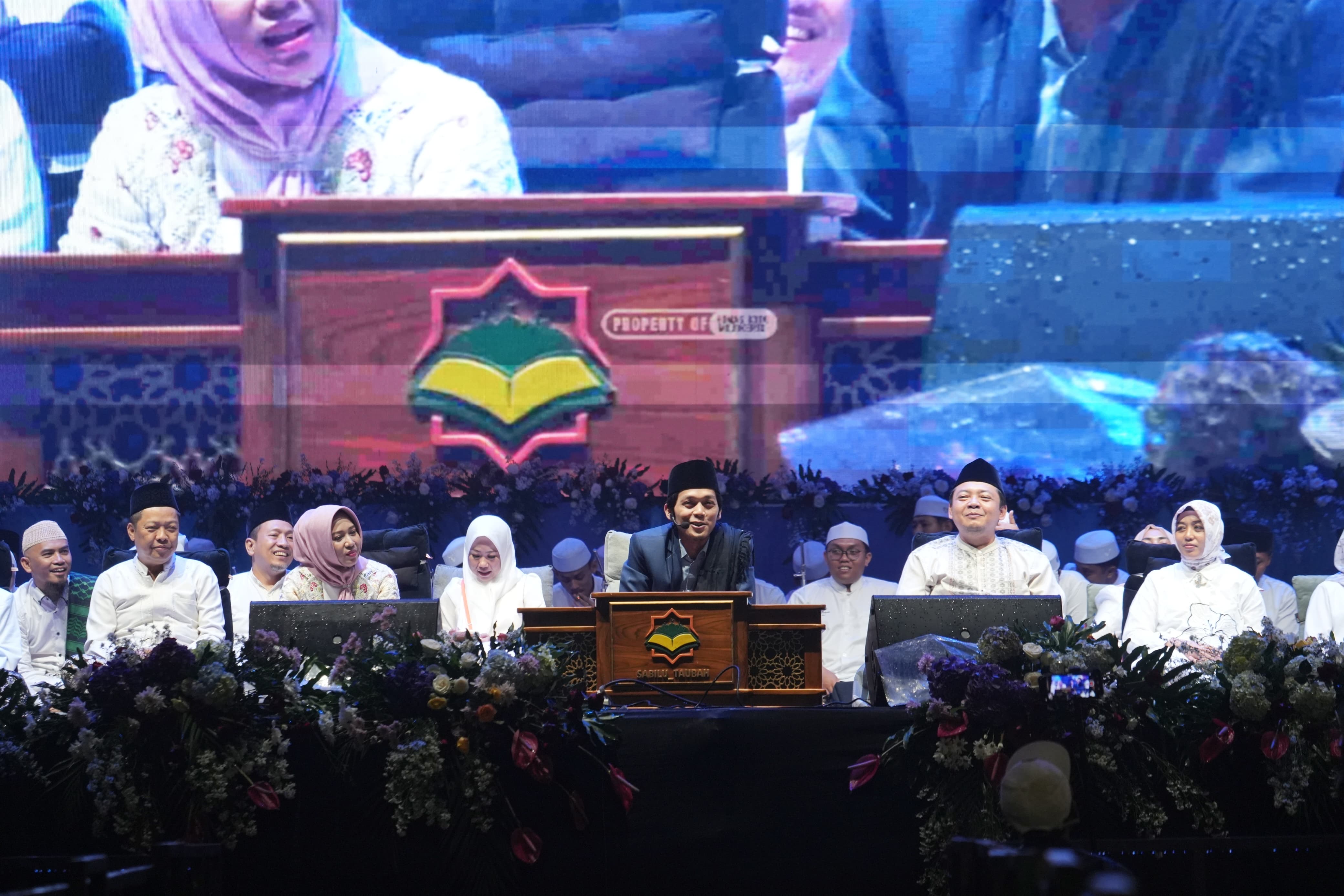 Ribuan Warga Kota Mojokerto Ikuti Dzikir Akbar Bersama Gus Iqdam