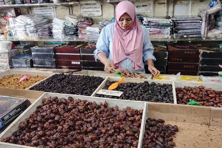 Harga Kurma Impor di Pasar Tanjung Jember Melonjak hingga 100 Persen Jelang Ramadan