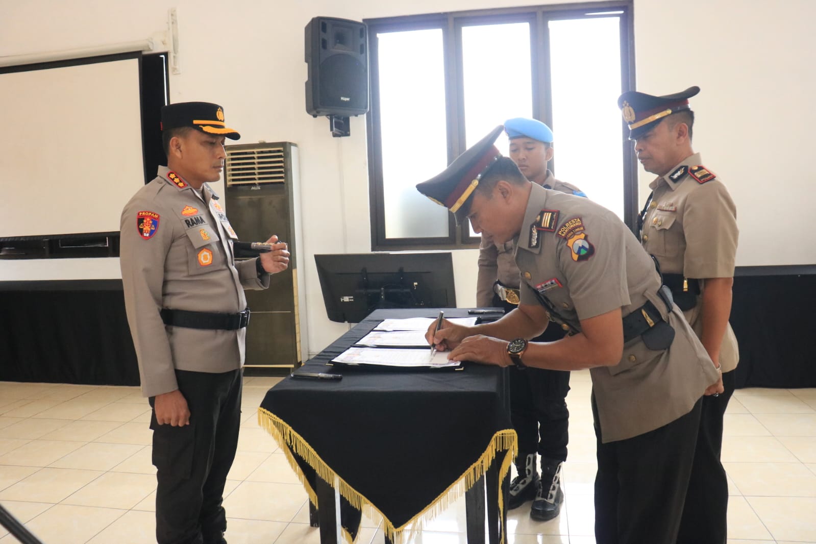 Berlangsung Khidmat, Kapolresta Banyuwangi Pimpin Sertijab Kapolsek Jajaran