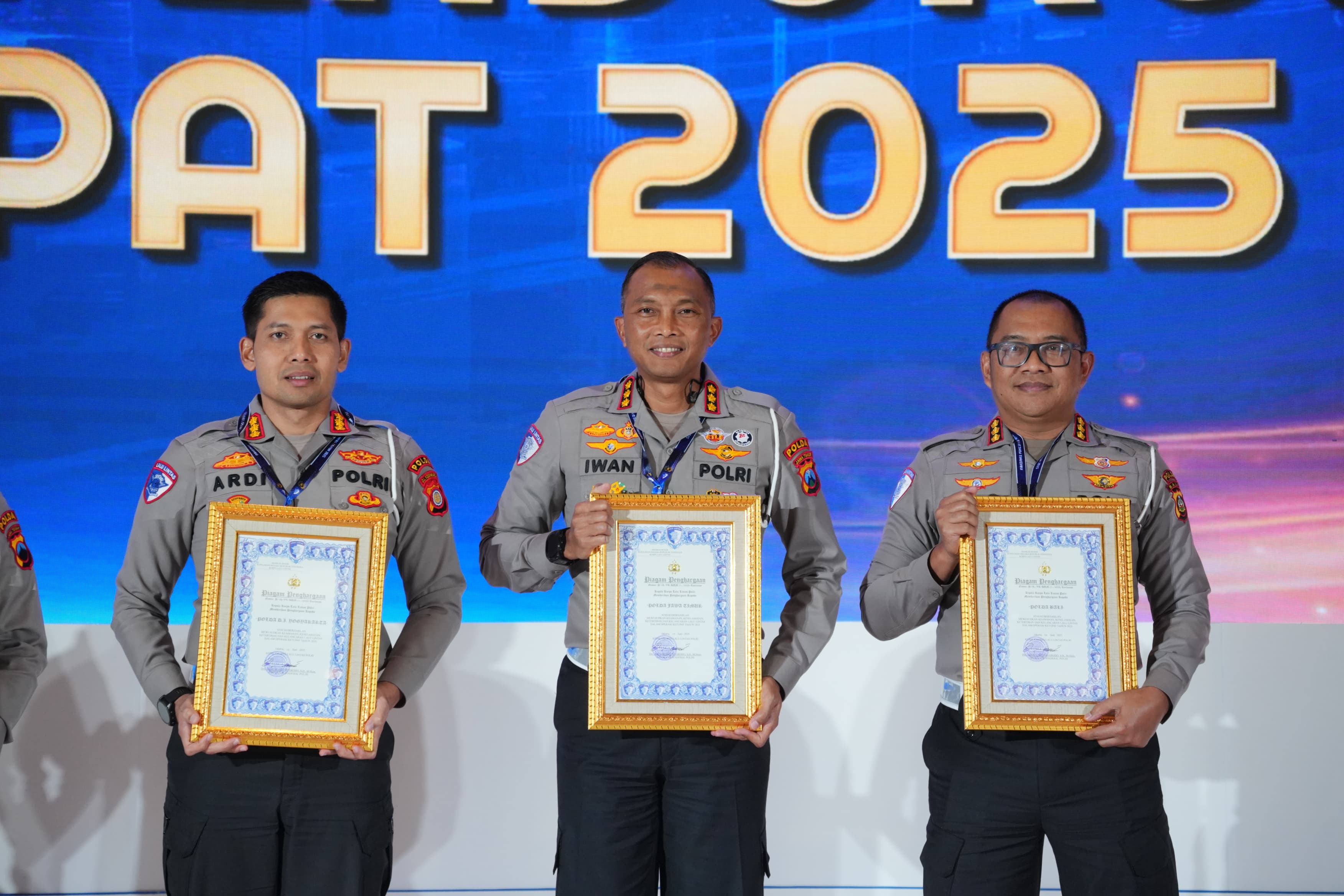 Direktorat Lalu Lintas Polda Jatim Borong 8 Penghargaan dari Korlantas Polri