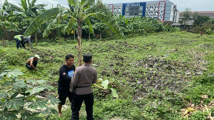 Bhabinkamtibmas Janti Waru Koordinasi dengan Warga Bahas Perkembangan Bibit Sayur