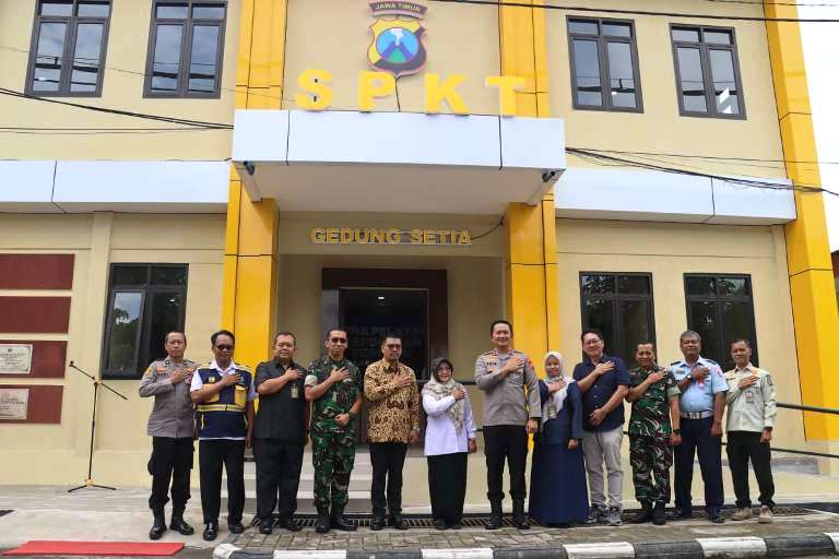 Bupati Nanik dan Kapolres Erik Resmikan Pos Polisi Sarangan serta SPKT Polres Magetan