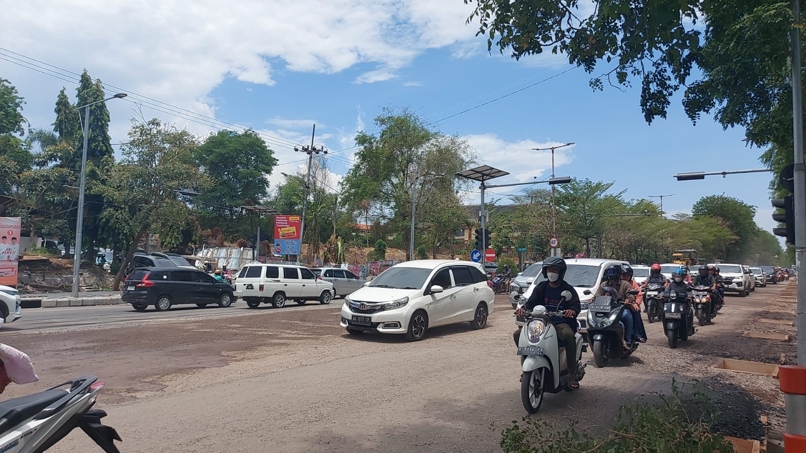 Harap Bersabar, Proyek Peninggian Jalan Mayjen Sungkono Selesai Awal Bulan