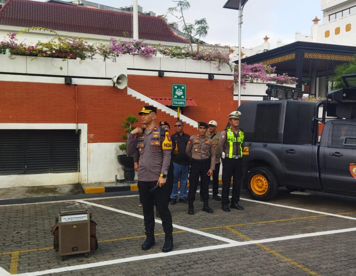 Amankan Aksi Unjuk Rasa Koalisi DOBRAK, Kapolsek Bubutan Tekankan Pendekatan Humanis