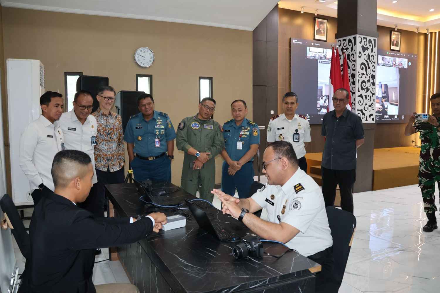 Kantor Imigrasi Surabaya Jadi Pilot Project Pengambilan Data Biometrik Paspor Dinas