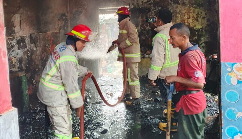 Ditinggal ke Makam, Rumah Warga Tajinan Terbakar